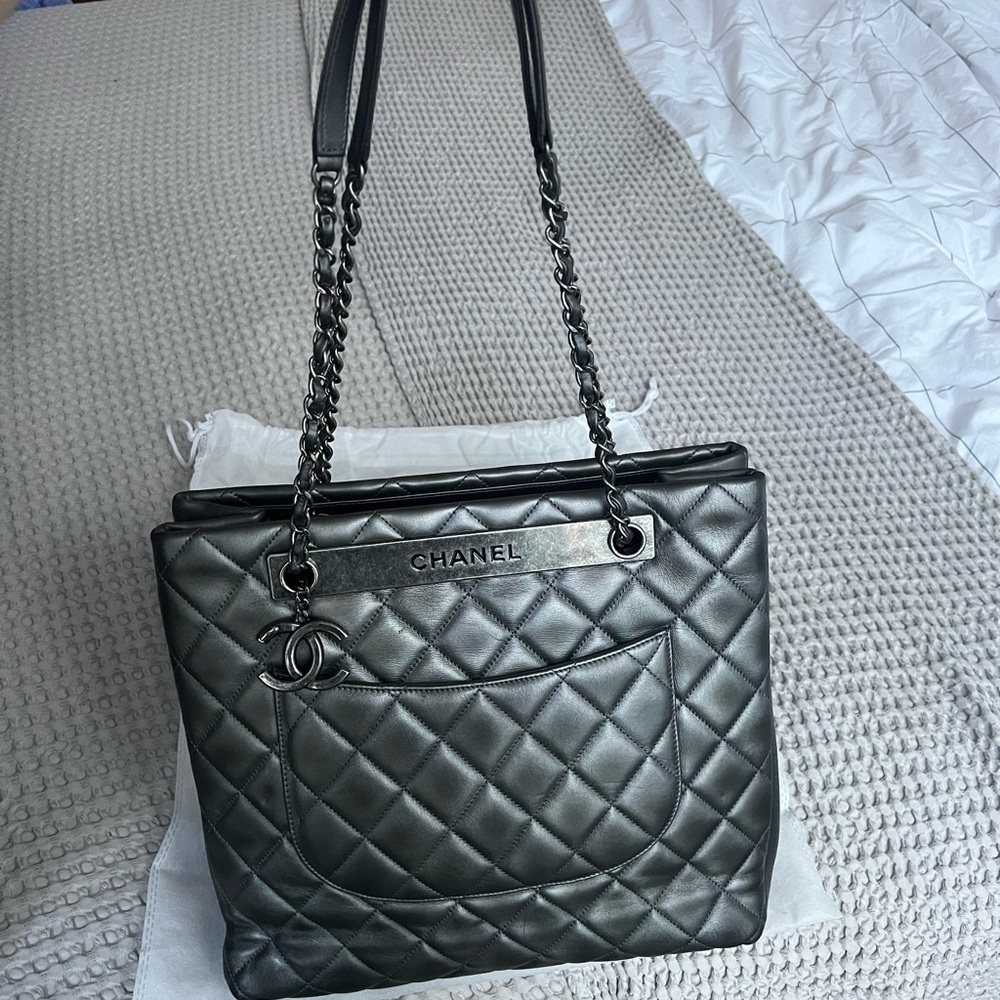 I got myself a new bag, selling my previous one. Great condition